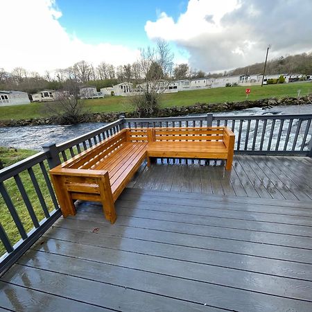 Stunning 3 Bed Riverside Cabin In Snowdonia Caeathro 外观 照片
