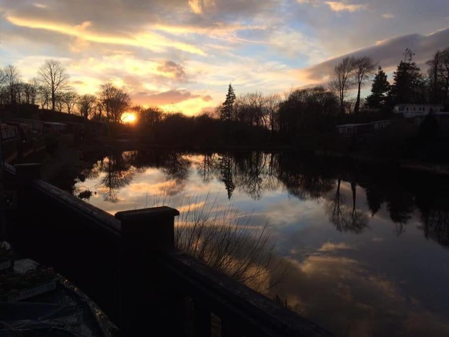 Stunning 3 Bed Riverside Cabin In Snowdonia Caeathro 外观 照片