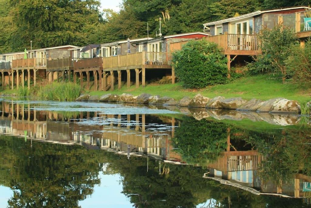 Stunning 3 Bed Riverside Cabin In Snowdonia Caeathro 外观 照片