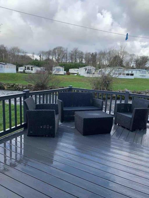 Stunning 3 Bed Riverside Cabin In Snowdonia Caeathro 外观 照片