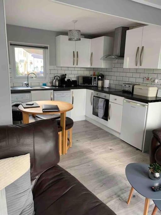 Stunning 3 Bed Riverside Cabin In Snowdonia Caeathro 外观 照片