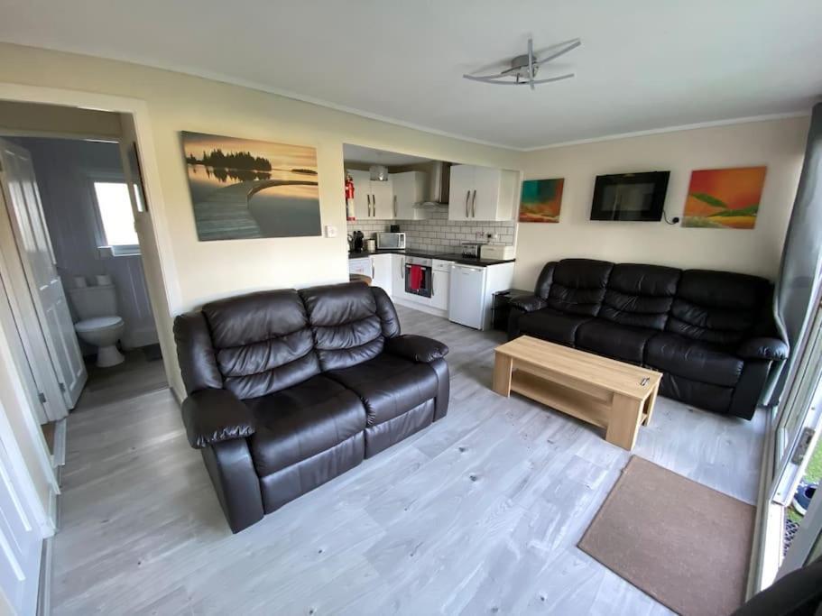 Stunning 3 Bed Riverside Cabin In Snowdonia Caeathro 外观 照片