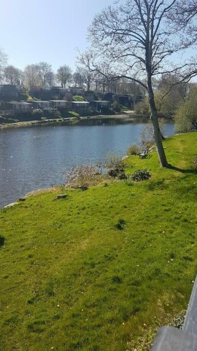 Stunning 3 Bed Riverside Cabin In Snowdonia Caeathro 外观 照片