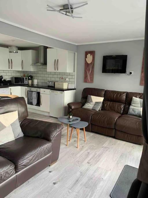 Stunning 3 Bed Riverside Cabin In Snowdonia Caeathro 外观 照片