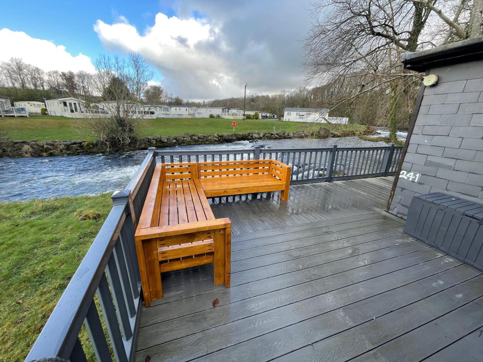 Stunning 3 Bed Riverside Cabin In Snowdonia Caeathro 外观 照片